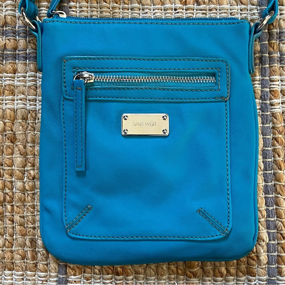 Nine West Teal Turquoise Blue Crossbody Bag Purse With Front Zip Pocket - Picture 2 of 6